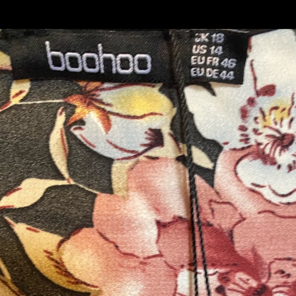 Boohoo brand - pretty black floral dress - Picture 6 of 8